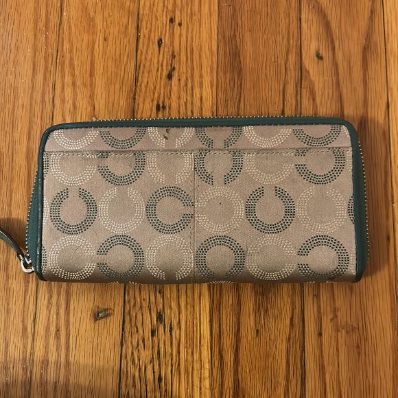 Matching coach set - Picture 6 of 7